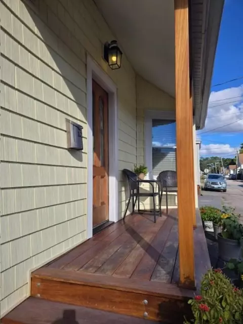 121 Cedar Ave, East Providence, RI 02915 photo 4