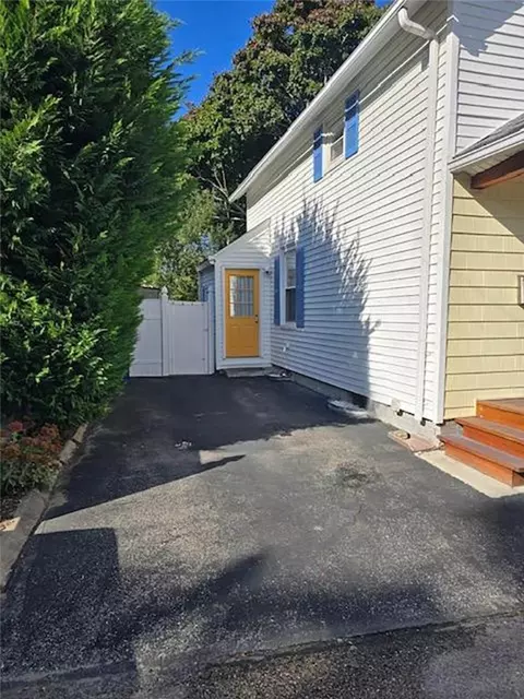 121 Cedar Ave, East Providence, RI 02915 photo 5