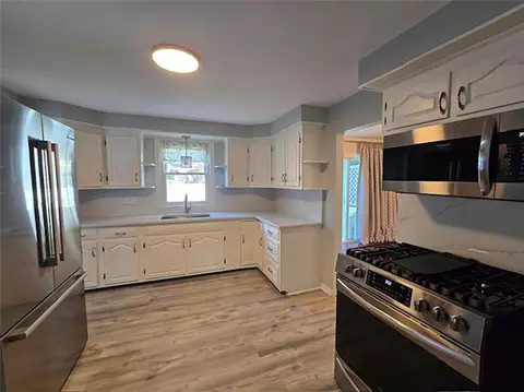121 Cedar Ave, East Providence, RI 02915 photo 10