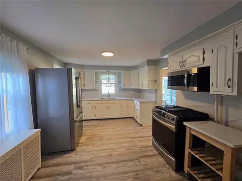 121 Cedar Ave, East Providence, RI 02915 photo 11