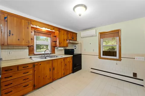 156 White Ave, Warwick, RI 02889 photo 9