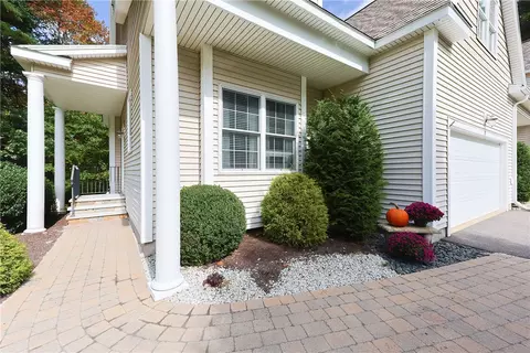 8 Hailey Ave, Franklin, MA 02038