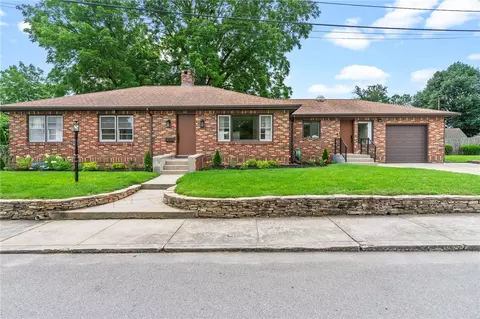 12 Edgemere Dr, Cranston, RI 02905