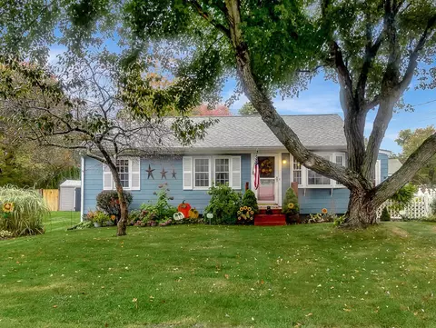 94 Glendale Ave, Woonsocket, RI 02895