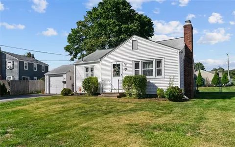 29 Eden Crest Dr, Cranston, RI 02920