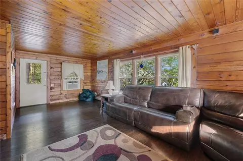Living - 46 Simmons Rd, Little Compton, RI 02837 photo 1 of 5