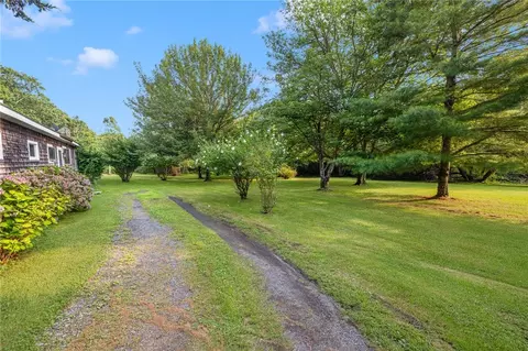 Exterior - 46 Simmons Rd, Little Compton, RI 02837 photo 3 of 9