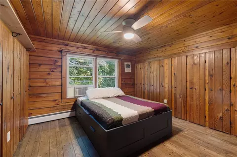Bedroom - 46 Simmons Rd, Little Compton, RI 02837 photo 5 of 9