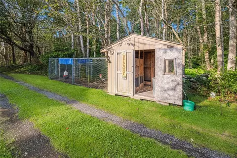 Exterior - 46 Simmons Rd, Little Compton, RI 02837 photo 7 of 9