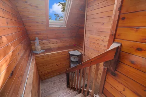 Entry Way - 46 Simmons Rd, Little Compton, RI 02837 photo 2 of 3