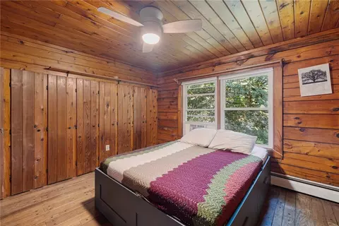 Bedroom - 46 Simmons Rd, Little Compton, RI 02837 photo 4 of 9