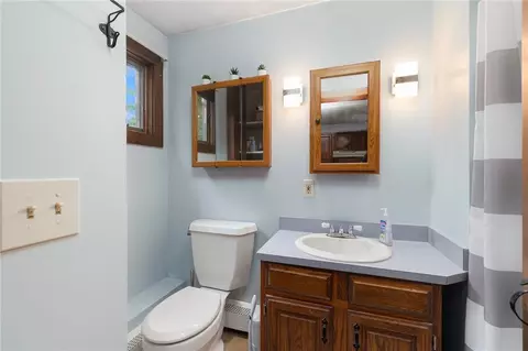 Bath - 46 Simmons Rd, Little Compton, RI 02837 photo 3 of 3
