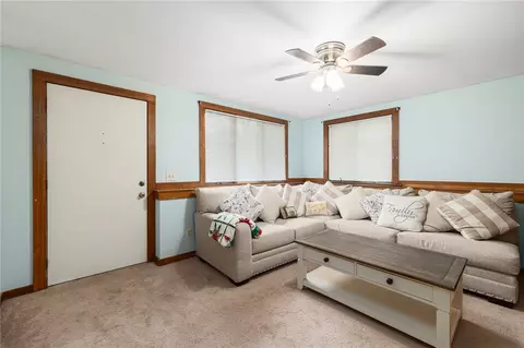Living - 46 Simmons Rd, Little Compton, RI 02837 photo 4 of 5