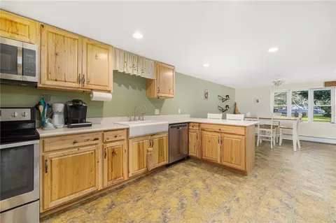 Kitchen - 46 Simmons Rd, Little Compton, RI 02837 photo 3 of 5