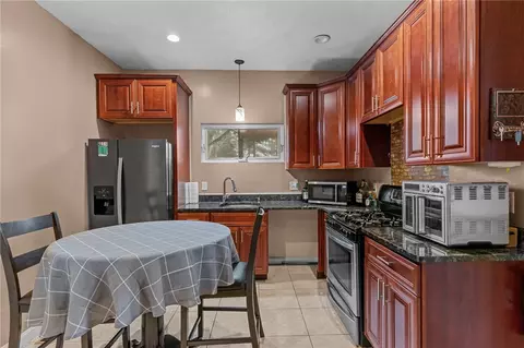 243 Killingly St, Providence, RI 02909 photo 6