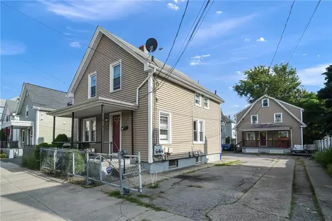 33 Benefit St, Pawtucket, RI 02861