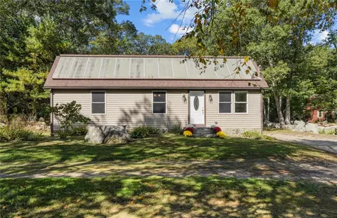 Exterior - 3701 Post Rd, South Kingstown, RI 02879 photo 1 of 11