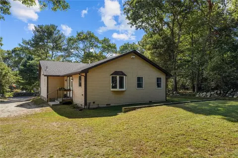 Exterior - 3701 Post Rd, South Kingstown, RI 02879 photo 4 of 11