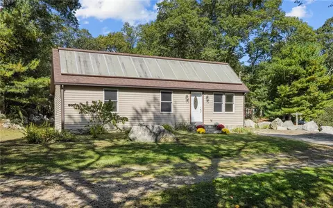 Exterior - 3701 Post Rd, South Kingstown, RI 02879 photo 2 of 11
