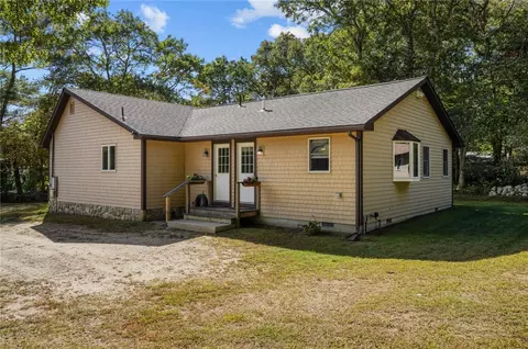 Exterior - 3701 Post Rd, South Kingstown, RI 02879 photo 3 of 11