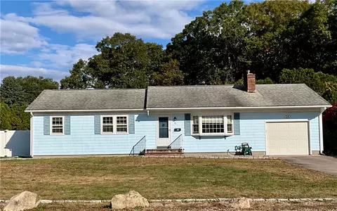 36 Boiling Spring Ave, Westerly, RI 02891