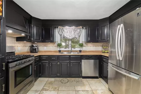 29 Longfellow Dr, Coventry, RI 02816 photo 5