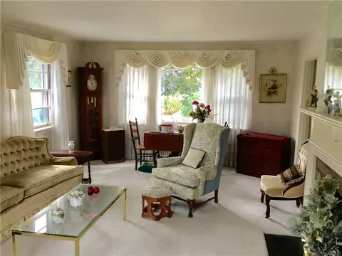 Living - 33 Morton Dr, Warwick, RI 02889 photo 1 of 3
