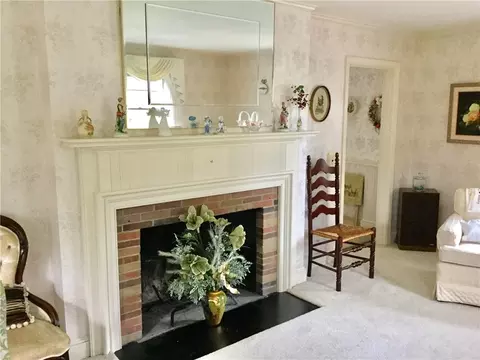 Living - 33 Morton Dr, Warwick, RI 02889 photo 3 of 3