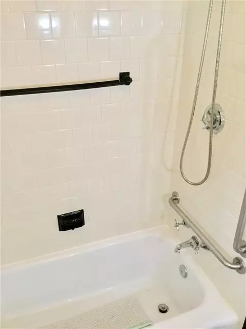 Bath - 33 Morton Dr, Warwick, RI 02889 photo 2 of 2