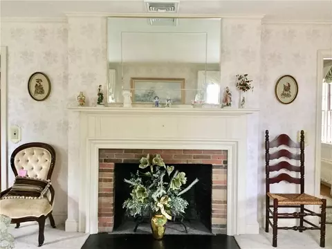 Living - 33 Morton Dr, Warwick, RI 02889 photo 2 of 3