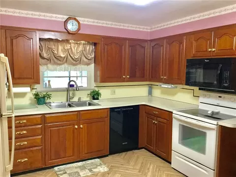 Kitchen - 33 Morton Dr, Warwick, RI 02889 photo 1 of 2