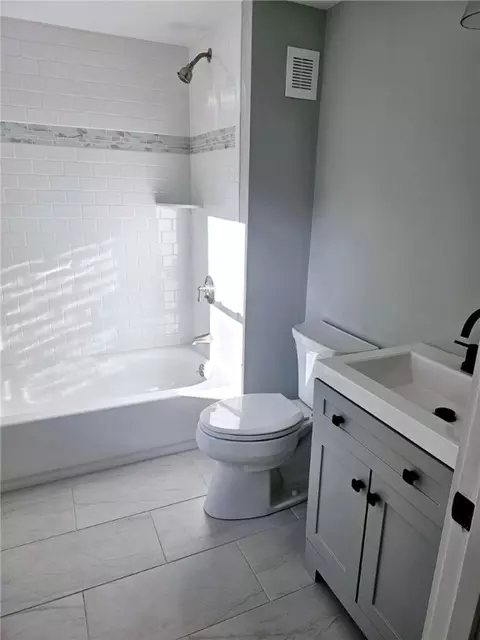 Bath - 9 Haswell St, Westerly, RI 02891 photo 2 of 2