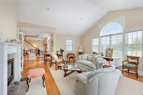 Living - 412 Corey Ln, Middletown, RI 02842 photo 2 of 4