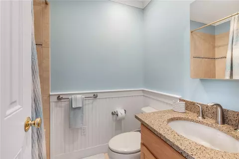 Bath - 412 Corey Ln, Middletown, RI 02842 photo 2 of 2
