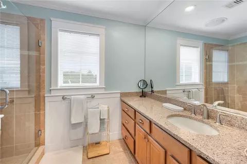 Bath - 412 Corey Ln, Middletown, RI 02842 photo 1 of 2
