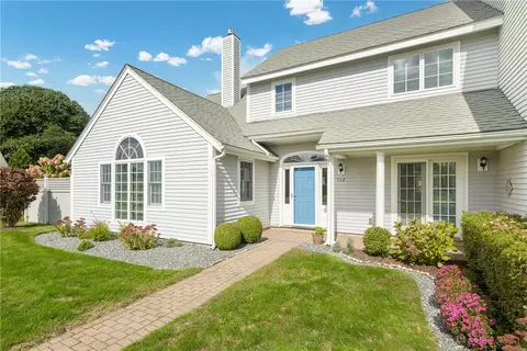 412 Corey Ln, Middletown, RI 02842