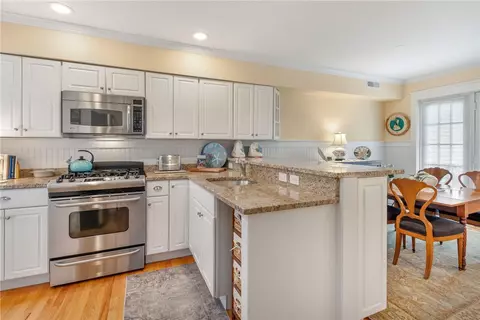 Kitchen - 412 Corey Ln, Middletown, RI 02842 photo 3 of 3