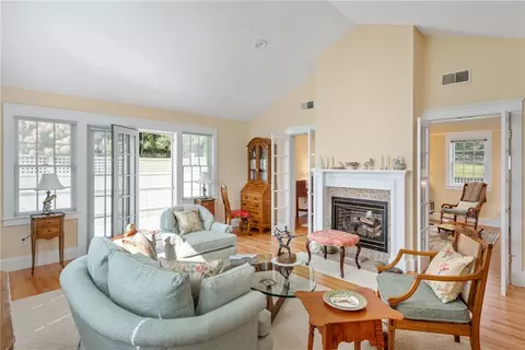 Living - 412 Corey Ln, Middletown, RI 02842 photo 3 of 4