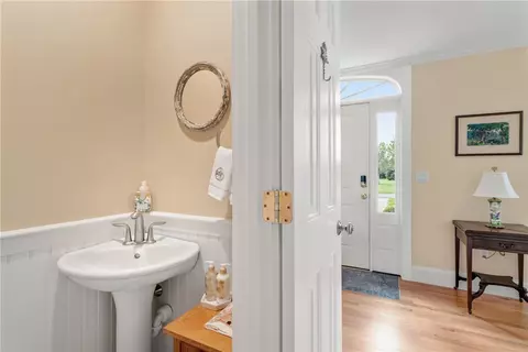 Entry Way - 412 Corey Ln, Middletown, RI 02842 photo 2 of 3