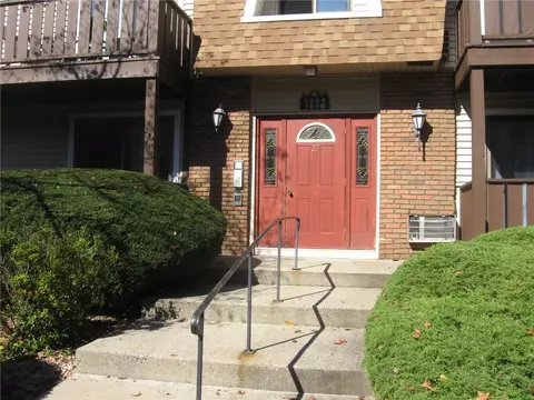 27 School St #10N, Westerly, RI 02891