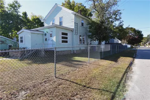 864 Weeden St, Pawtucket, RI 02860