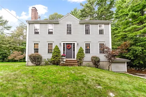 125 Gidley Town Rd, Dartmouth, MA 02747