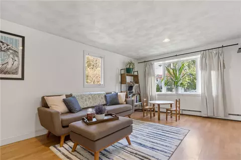 17 Opechee Dr, Bristol, RI 02809