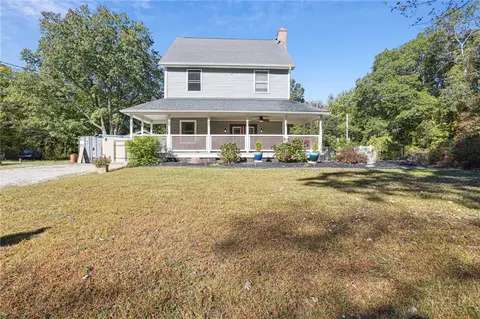 89 Maxson Hill Rd, Hopkinton, RI 02804