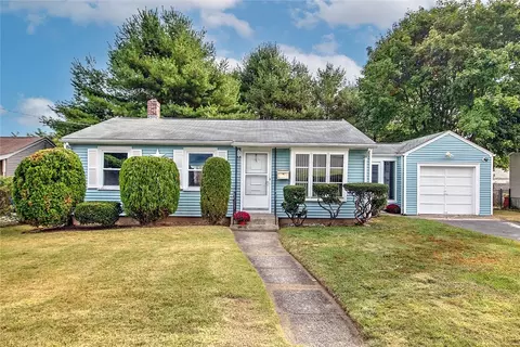 7 Crest Dr, Lincoln, RI 02865
