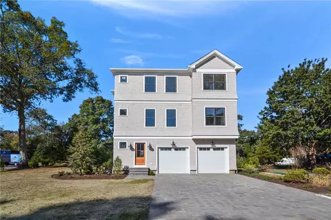 106 Winchester Dr, South Kingstown, RI 02879