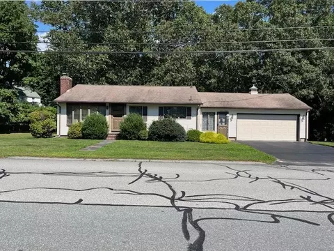 108 Pawtuxet Ter, West Warwick, RI 02893