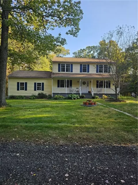 899 Hammet Rd, Coventry, RI 02816