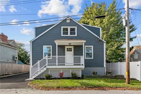 3 Clinton St #A, Newport, RI 02840