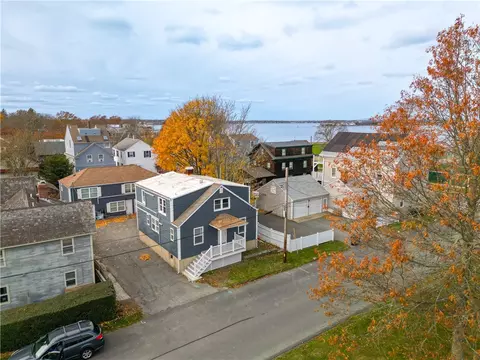 3 Clinton St #B, Newport, RI 02840